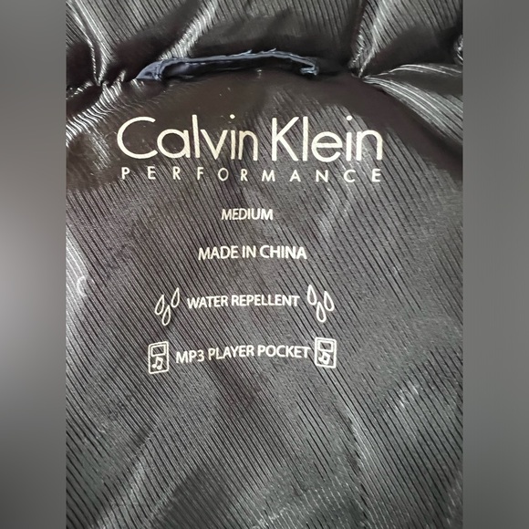 Calvin Klein performance navy blue puffy vest - Picture 5 of 9